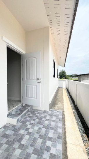 picture Brand New Single-Storey House for Sale - 10/11