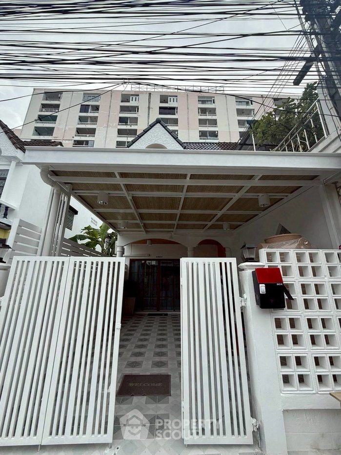 รูป คอนโด 3 ห้องนอน ขนาด 150 ตร.ม. อรุณอาลัย คอนโด พราตำหนัก 6 ใกล้พัทยา (ID 2324401) - รูปที่ 1/18