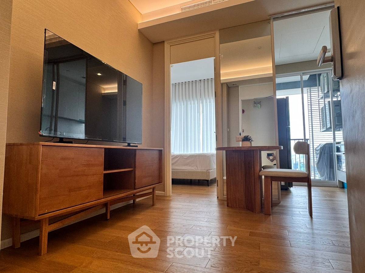 picture High-Floor 1-BR 35 Sqm At The Saint Residences, 100m To MRT Phahon Yothin (ID 3094054) - 2/10