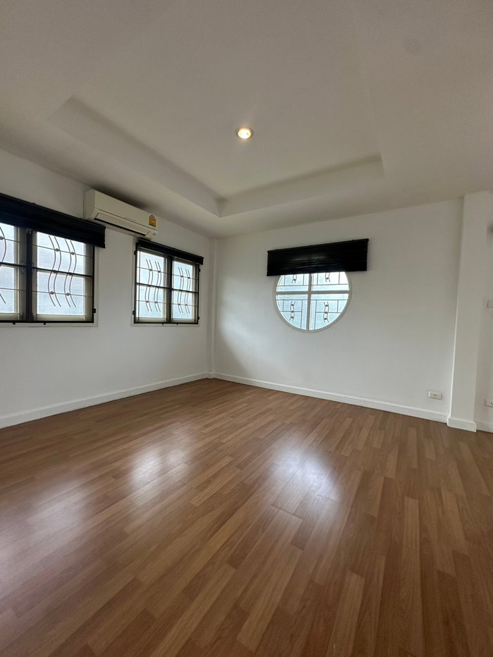 รูป 🏡✨ ให้เช่าบ้านเดี่ยวหลังมุม – หมู่บ้านชวนชื่น อ่อนนุช 📍 เดินทางสะดวก ใกล้สนามบินสุวรรณภูมิ - รูปที่ 4/18