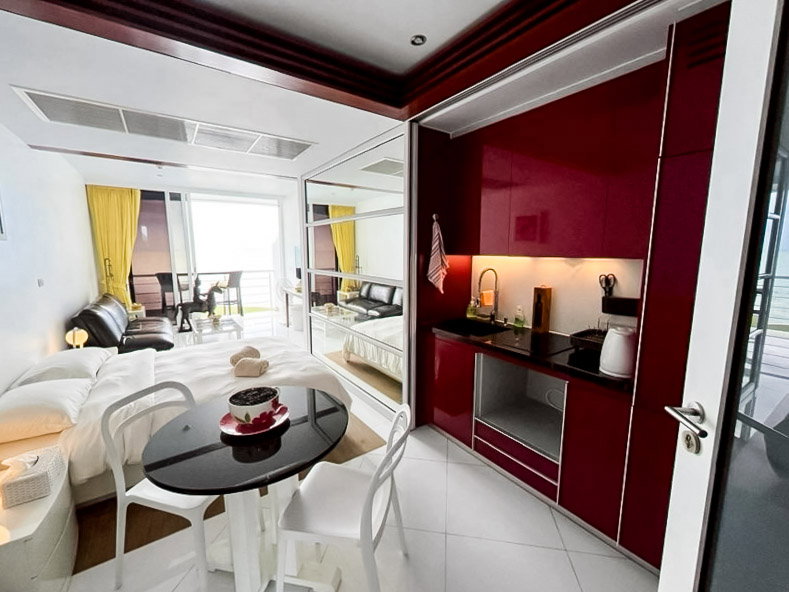 รูป PURE Sunset Beach Luxury Oceanfront Penthouse for Sale - รูปที่ 8/17