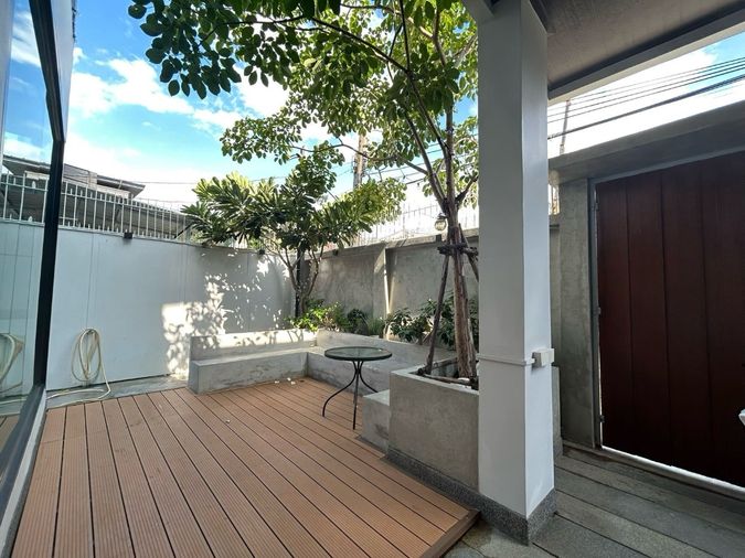 4-bed house for rent, 550 sqm, 70.5 sq wah, Huai Khwang
