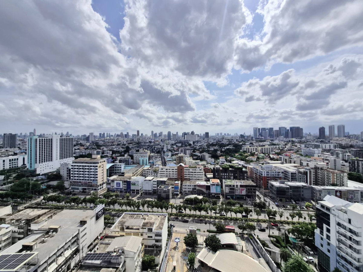 picture Condo for Sale✨“𝐑𝐡𝐲𝐭𝐡𝐦 𝐑𝐚𝐭𝐜𝐡𝐚𝐝𝐚“ ✨𝐒𝐩𝐞𝐜𝐢𝐚𝐥 𝐏𝐫𝐢𝐜𝐞 𝟒.𝟔𝟓 𝐌𝐁.❗️Size 46 Sq.m. 21st Floor - 25/26