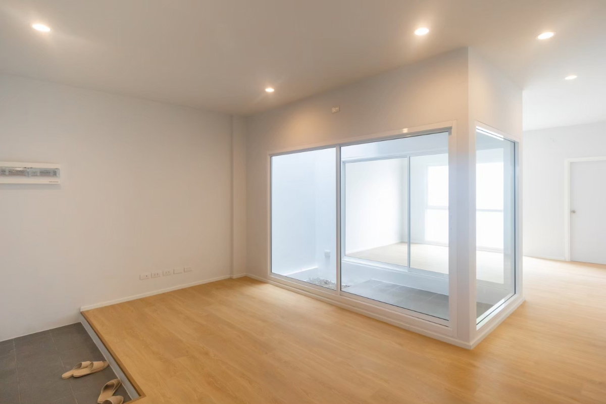 picture Modern 2-Storey Townhome for Sale - 8/20