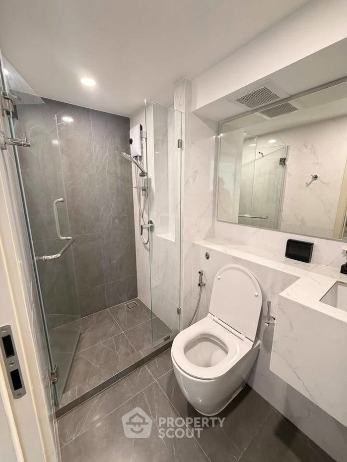 picture High-Floor 1-BR 38 Sqm Origin Plug & Play E22 Station, 100m to BTS Sai Luat (ID 3094773) - 8/15