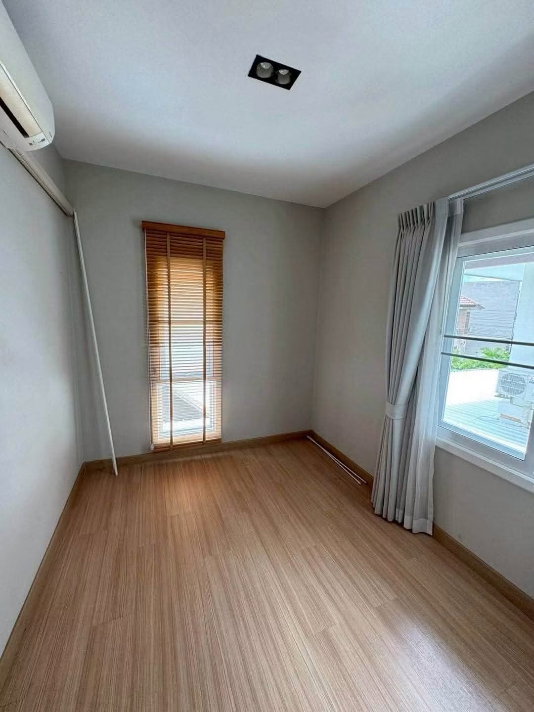 รูป 🏡 บ้านให้เช่า บ้านเดี่ยว 2 ชั้น ** แปลงมุม ** ในโครงการคุณภาพ ใกล้สนามบินเชียงใหม่ โซนแม่เหียะ บรรยากาศเงียบสงบ ปลอดภัย รปภ. 24 ชม. - รูปที่ 12/17