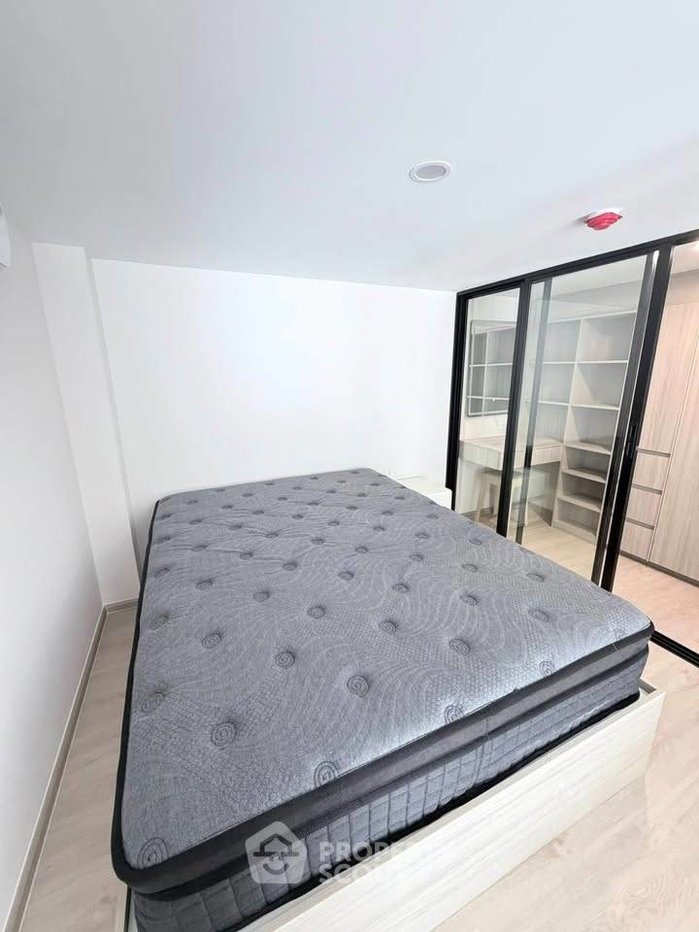 picture High-Floor 1-BR 38 Sqm Origin Plug & Play E22 Station, 100m to BTS Sai Luat (ID 3094773) - 4/15