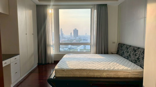 รูปภาพ Baan Rajprasong Condo – 21st Floor, 77 Sq.m., Fully Furnished | Only 180m (2 mins walk) to BTS Rajdamri