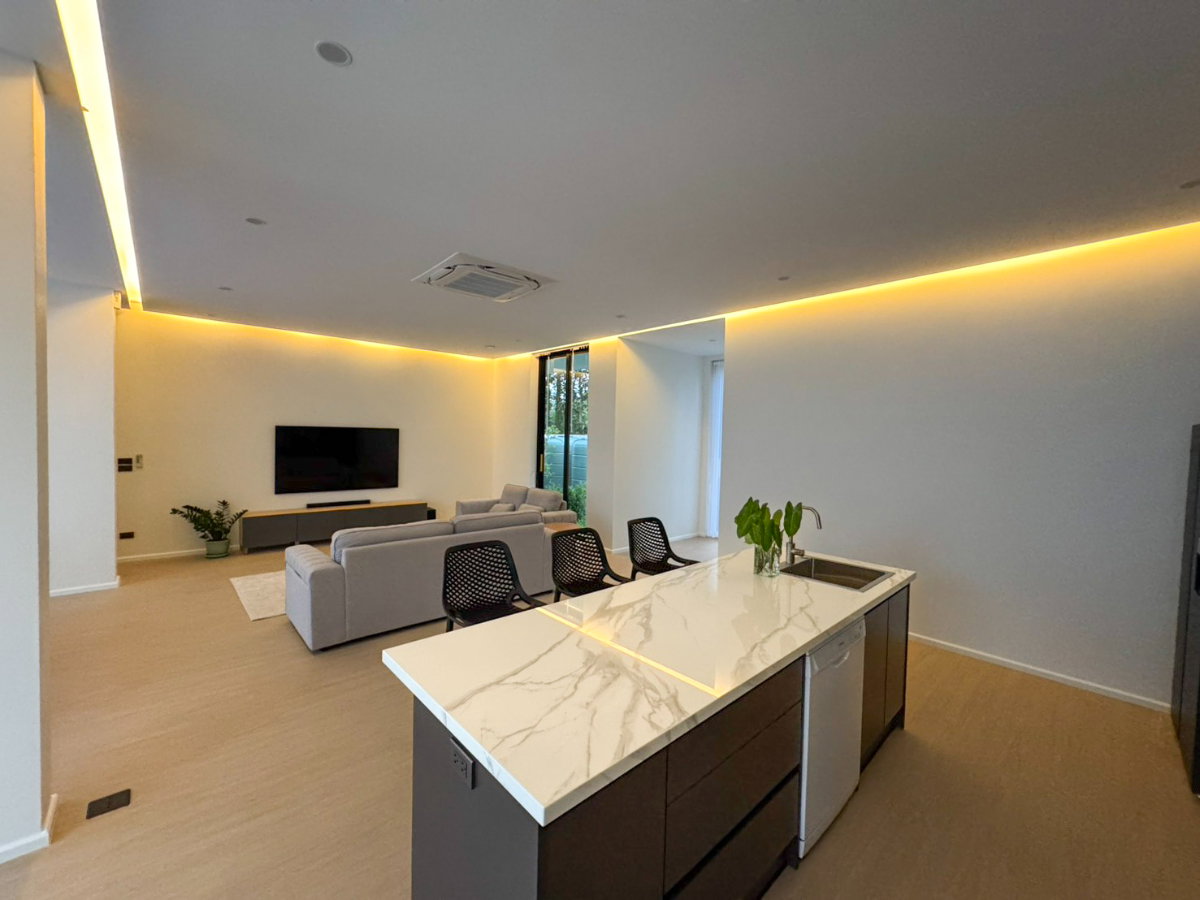 picture Luxury Single-Storey Pool Villa for Sale - 7/22
