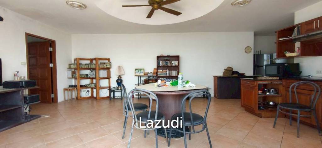 picture Spacious 2-Bedroom Sea View Condo at Jomtien Complex - 2/17