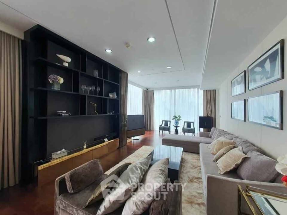 picture Pet-Friendly 3-BR 197 Sqm Condo Near BTS Phrom Phong, Marque Sukhumvit (ID 3096223) - 3/11