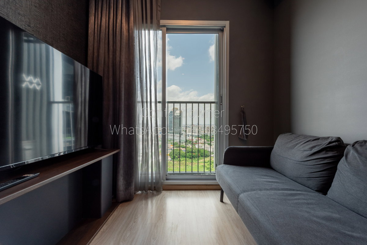 picture For rent by owner : Rare Corner Unit: Quiet Bedroom, High-Floor Privacy, Unobstructed Views | 80m from MRT | Washer-Dryer & Auto Ice Maker Fridge - 12/29