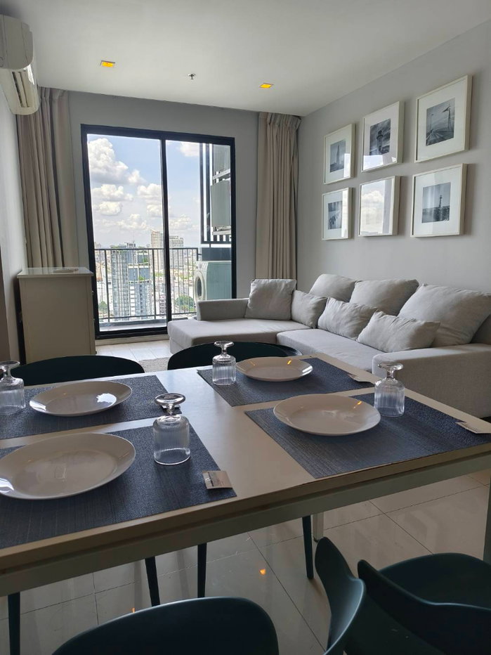รูป Available for rent! Quinn Ratchada17. A Cozy Spacious 2 Bedroom with 65 sqm.size. Fully furnished with high floor. Ready to move in. - รูปที่ 2/14