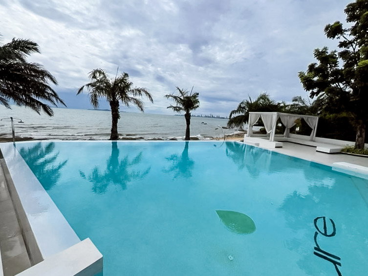 รูป PURE Sunset Beach Luxury Oceanfront Penthouse for Sale - รูปที่ 17/17