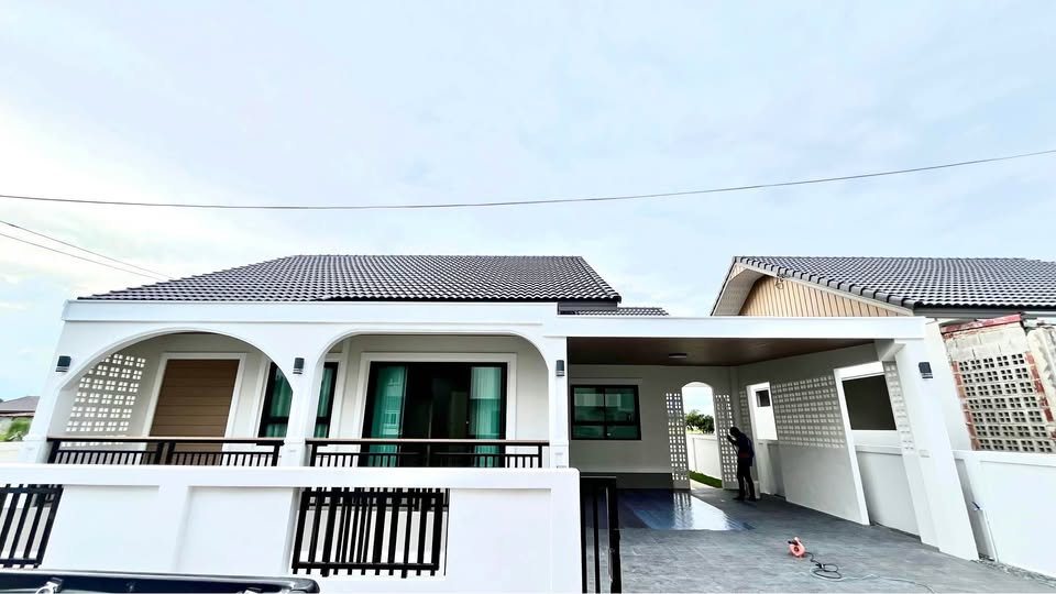 picture Brand New Single-Storey House for Sale - 1/11