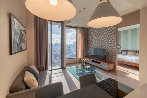 For Sale !! The Esse Asoke, 1 bed, 1 bath, city view, high floor 24++, There is a bathtub !! Code C20221210631 furnished, Special Deal!