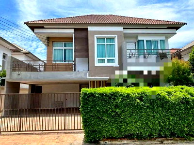 Houses for sale Wat Manorom School : Two-story detached house for sale in Coco Hill Village, Laem Chabang. Excellent location, close to the industrial estate.