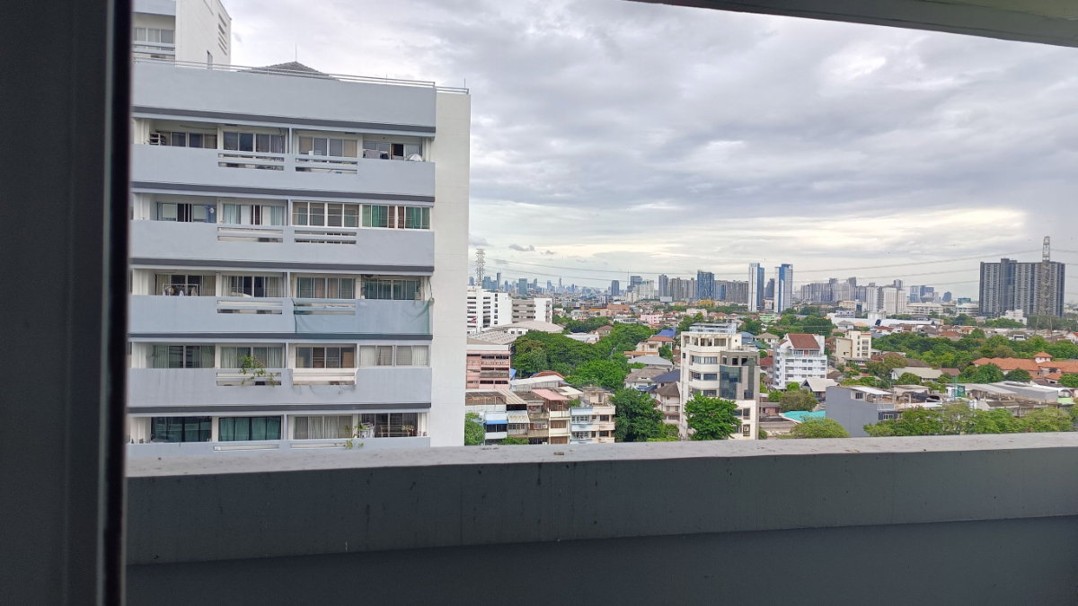 รูป ให้เช่าคอนโด บ้านประชานิเวศน์ ใกล้ตลาดบองมาเช่ ห้องใหญ่ สวย เฟอร์ครบ ราคาพิเศษสุด มีเครื่องซักผ้าห้องริม 63 ตรม. ชั้น 11  / 10,000 - รูปที่ 8/12