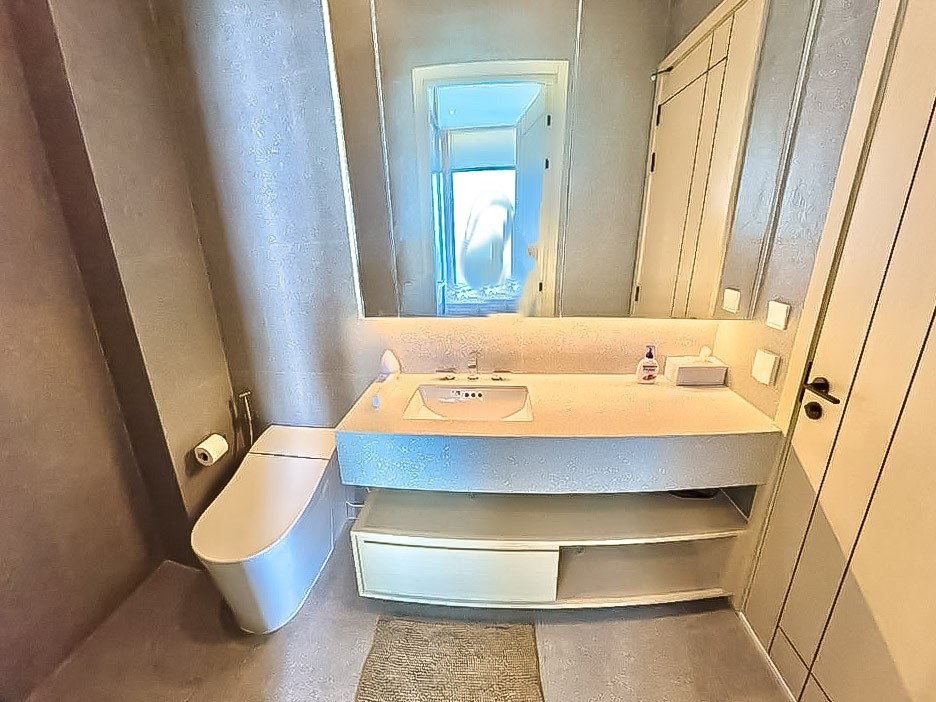 picture AROM WONGAMAT Condo for Rent Studio High Floor Sea View - 6/9