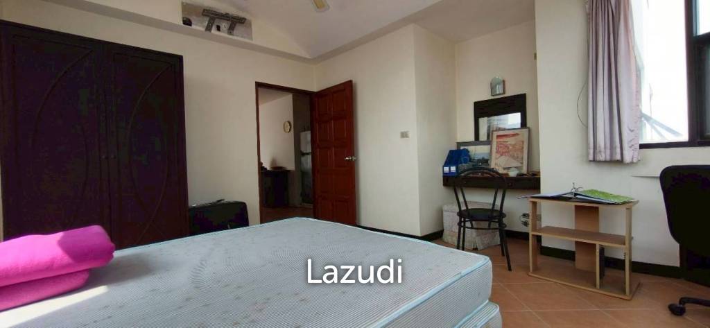 picture Spacious 2-Bedroom Sea View Condo at Jomtien Complex - 12/17