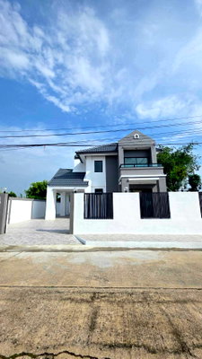 บ้านเดี่ยว เขตหนองจอก : บ้านเดี่ยว หลังใหญ่ กว้างขวาง แต่งใหม่ หมู่บ้านพนาสนธิ์การ์เด้นโฮม2 ถ.เลียบวารี79 หนองจอก เฟอร์นิเจอร์สวยพร้อมอยู่
