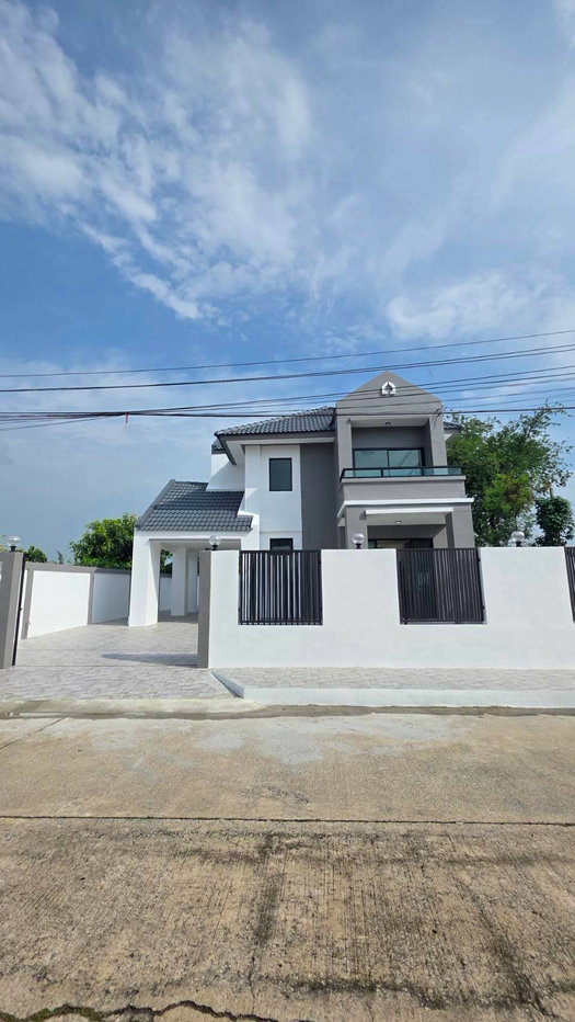 รูป บ้านเดี่ยว หลังใหญ่ กว้างขวาง แต่งใหม่ หมู่บ้านพนาสนธิ์การ์เด้นโฮม2 ถ.เลียบวารี79 หนองจอก เฟอร์นิเจอร์สวยพร้อมอยู่ - รูปที่ 1/18