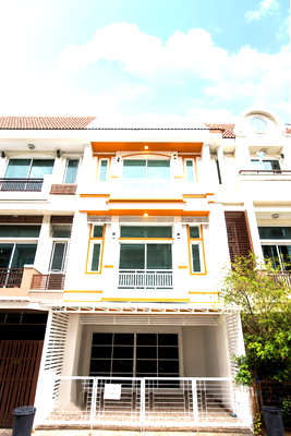 Townhouses for sale Prasert Manukit Road : CB044 Townhouse for sale 3 Br, Kaset-Nawamin.