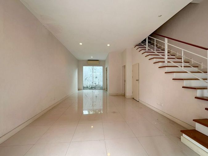 ขายทาวน์โฮม 3 ห้องนอน 160 ตร.ม. 20 ตร.ว. บ้านกลางเมือง เอสเซ้นส์ สาทร - ตากสิน 2
