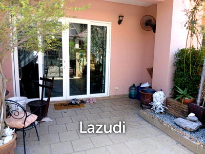 Townhouses for sale Pattaya City Hall : Spacious 2-Storey Townhouse for Sale at LK Villa