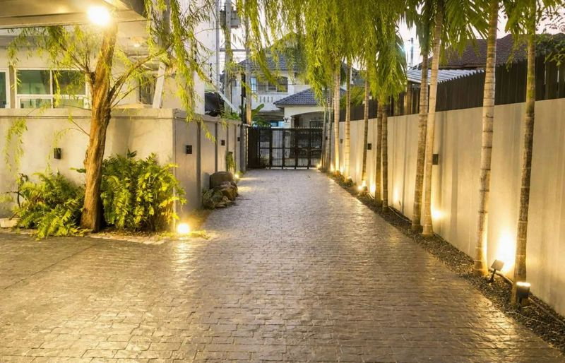 picture Luxurious detached house, like new condition, premium location near Central Chonburi. - 17/17