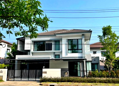 เช่าบ้านเดี่ยว เชียงใหม่ : บ้านเดี่ยวหลังใหญ่ หน้าสวน 2 ชั้น 3 ห้องนอน ในหมู่บ้าน วรารมย์ พรีเมียม ศาลากลาง (R1355) T.094-651-1456 
