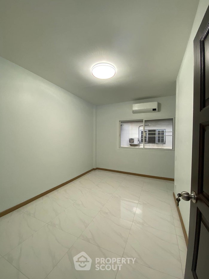 รูป ทาวน์โฮม 2 ห้องนอน สำหรับขาย ใน ดอกไม้ ประเวศ กรุงเทพฯ พื้นที่ ~66 ตร.ม. (ID 3096878) - รูปที่ 7/8