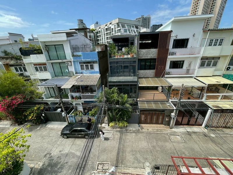 รูป ✨✨✨(ขาย) ทาวน์เฮ้าส์ 4 ชั้น หลังมุม 📍สุขุมวิท 65 🚅เพียง 800 เมตรจาก BTS เอกมัย - รูปที่ 2/20