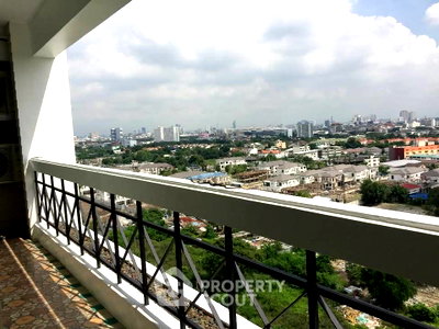 Condos for sale : 3-BR 209 Sqm Condo For Sale, Royal Castle Pattanakarn, Near Suan Luang (ID 3098470)