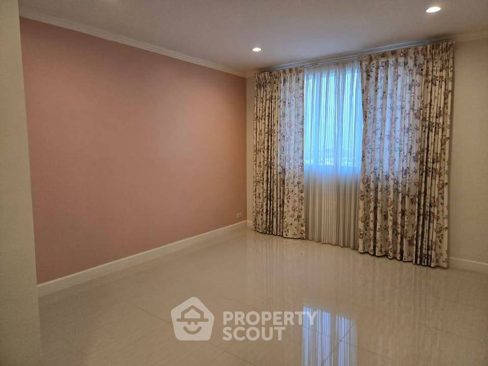รูป คอนโดมิเนียม 3 ห้องนอน 209 ตร.ม. ขาย Royal Castle Pattanakarn ใกล้สวนหลวง (ID 3098470) - รูปที่ 8/8