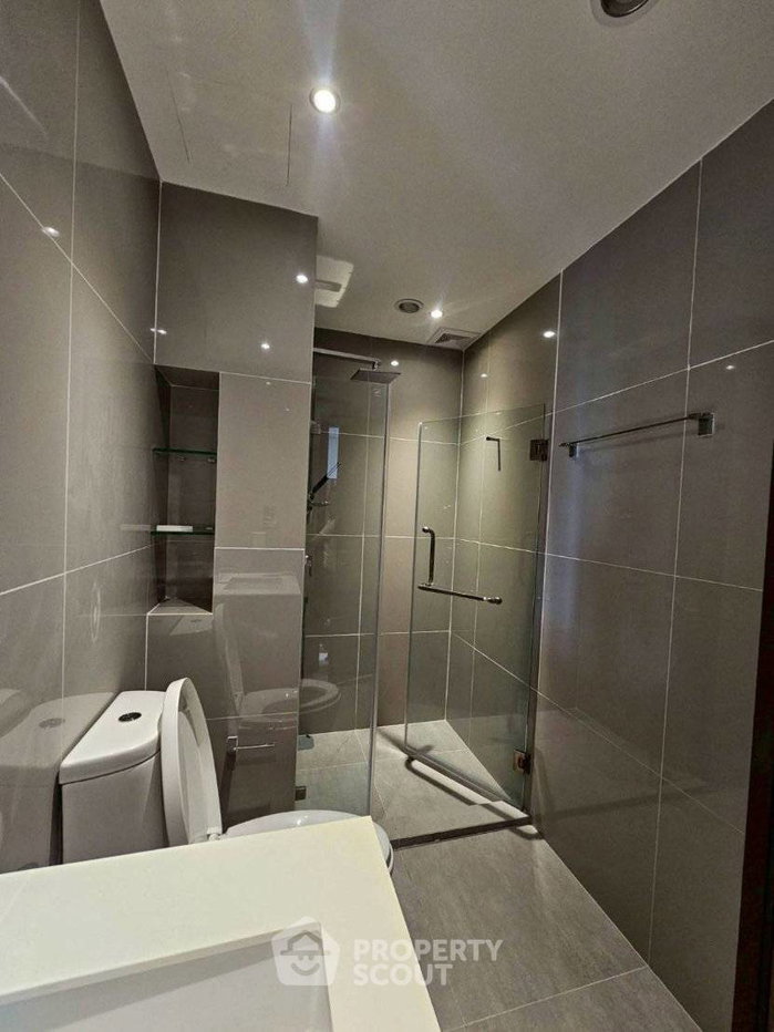 picture 2-BR 61 Sqm Condo At Ideo Mobi Asoke Near MRT Phetchaburi (ID 3099518) - 17/21
