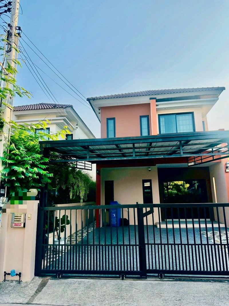 Beautiful house, great price, ready to move in. Wang Hin area, Sriracha. Don't miss out
