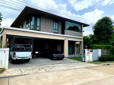 Houses for sale Thonburi Commercial College : Luxury Corner Home for Sale – Setthasiri  Pinklao–Kanchanaphisek Sai 2  140 sq.wah (560 sq.m.) land plot. 4 Bed | 4 Bath
