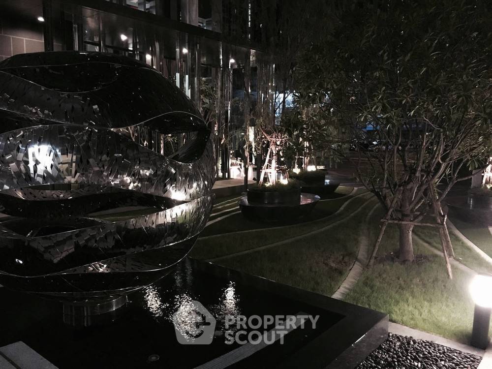 picture 1-BR Condo At Rhythm Asoke, 37th Floor | 300m To MRT Phra Ram 9 (ID 301732) - 1/14