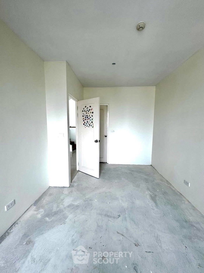 picture High-Floor 2-BR 102 Sqm Villa Asoke, 200m to MRT Phetchaburi (ID 3099061) - 7/11