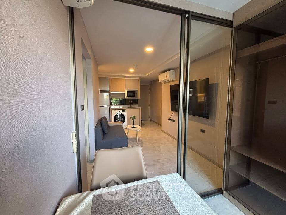 picture 1-BR Condo At Walden Asoke, 400m to MRT Sukhumvit (ID 3098108) - 2/9