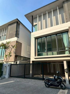 ขายขาดทุน โครงการ ดิ แกลมเมอร์ เอกมัย-ประดิษฐ์มนูธรรม 3 ชั้น 3 ห้องนอน 4 ห้องน้ำ