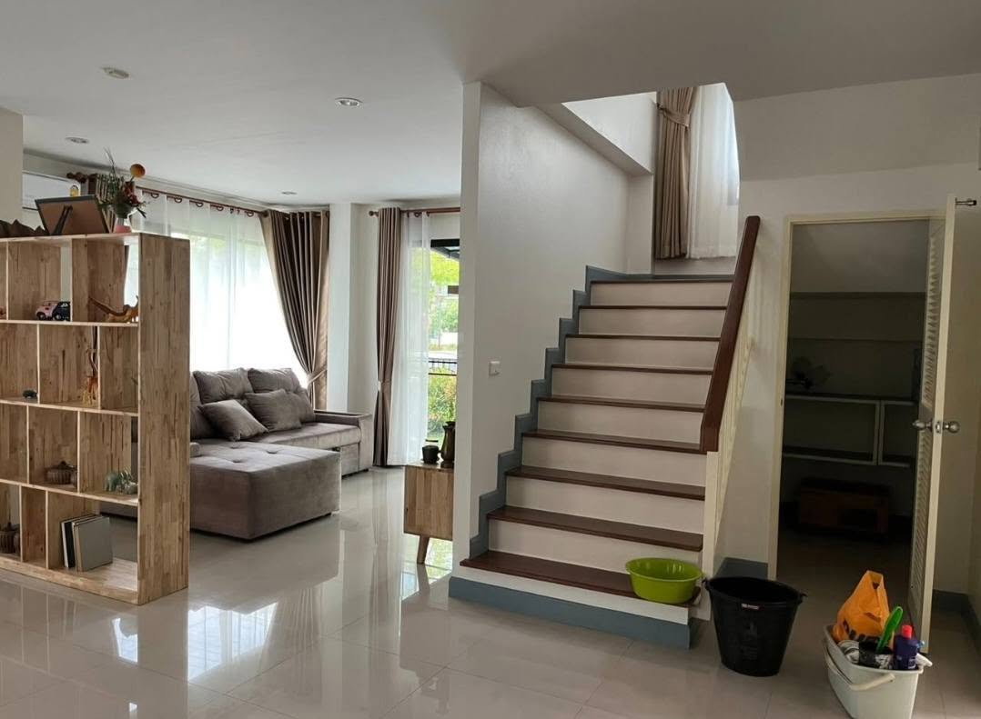 รูป บ้านเดี่ยวหลังใหญ่ หน้าสวน 2 ชั้น 3 ห้องนอน ในหมู่บ้าน วรารมย์ พรีเมียม ศาลากลาง (R1355) T.094-651-1456 - รูปที่ 12/16