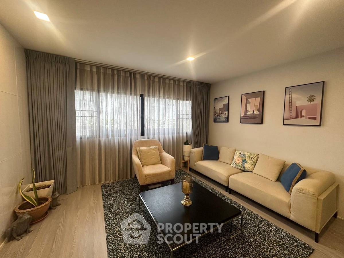 picture 2-BR 98 Sqm Condo At Somkid Place, 400m to BTS Chit Lom (ID 2103526) - 2/10