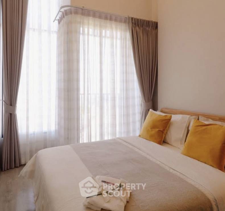 picture High-Floor 2-BR 48 Sqm At SOHO Bangkok Ratchada, 200m MRT Huai Khwang (ID 3086852) - 8/11
