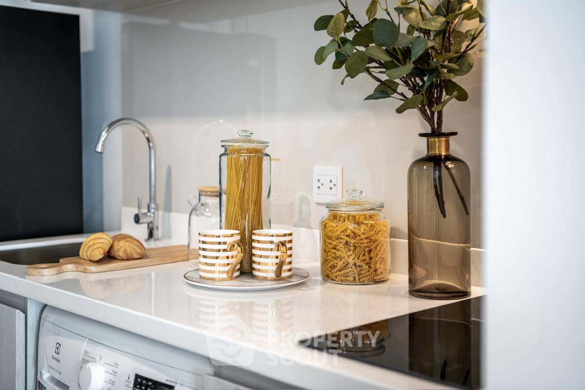 picture 1-BR Condo At Life One Wireless, 20th Floor Near BTS Phloen Chit (ID 2248893) - 3/8