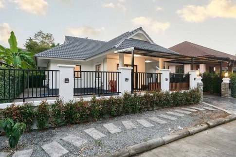 Newly Renovated House for sale ! in moobaan wangtan price 3.95 mb.