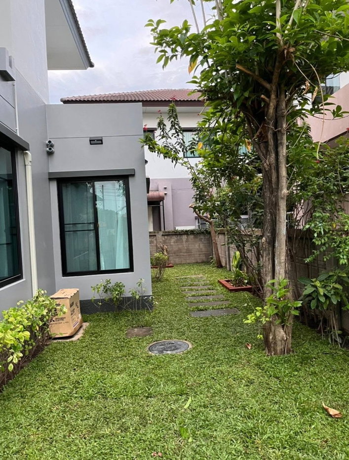 รูป บ้านเดี่ยวหลังใหญ่ หน้าสวน 2 ชั้น 3 ห้องนอน ในหมู่บ้าน วรารมย์ พรีเมียม ศาลากลาง (R1355) T.094-651-1456 - รูปที่ 15/16