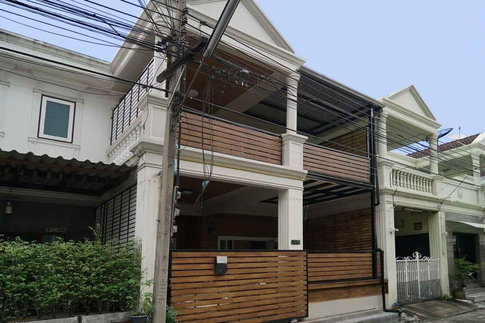 ขาย ทาวน์เฮาส์ หมู่บ้านพรประดิษฐ์ สุขุมวิท50 อ่อนนุช บีทีเอส GH583