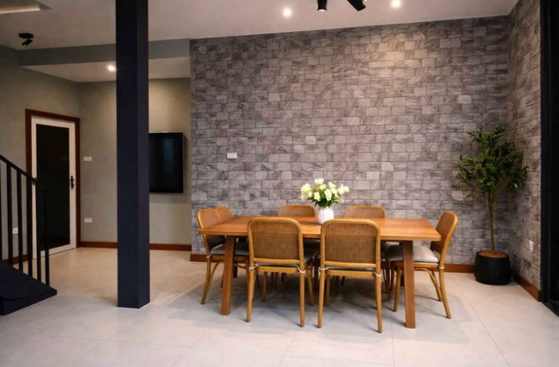 picture Luxurious detached house, like new condition, premium location near Central Chonburi. - 3/17